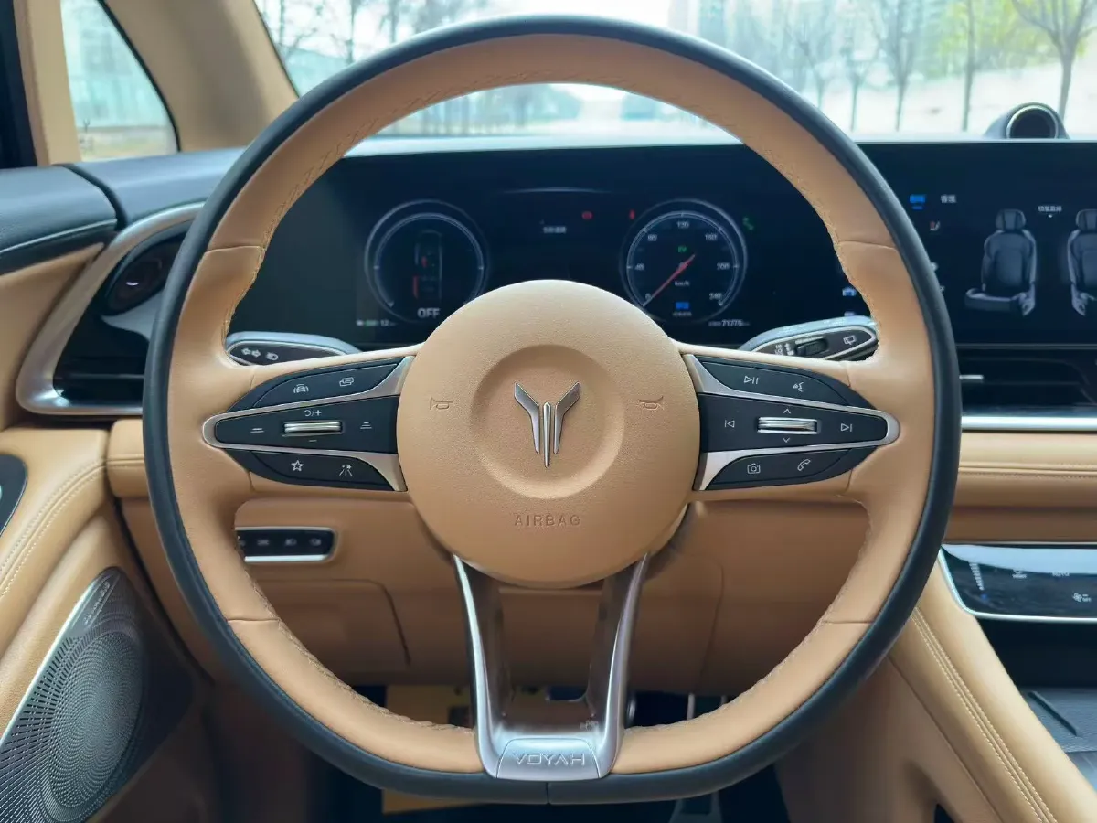 2022 Voyah Dream 1.5T 136HP L4 PHEV 25.57KWH,autocango,china used car exporter,china ev exporter,chinese used car exporter,chinese used ev exporter