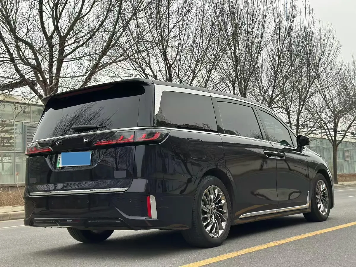 2022 Voyah Dream 1.5T 136HP L4 PHEV 25.57KWH,autocango,china used car exporter,china ev exporter,chinese used car exporter,chinese used ev exporter