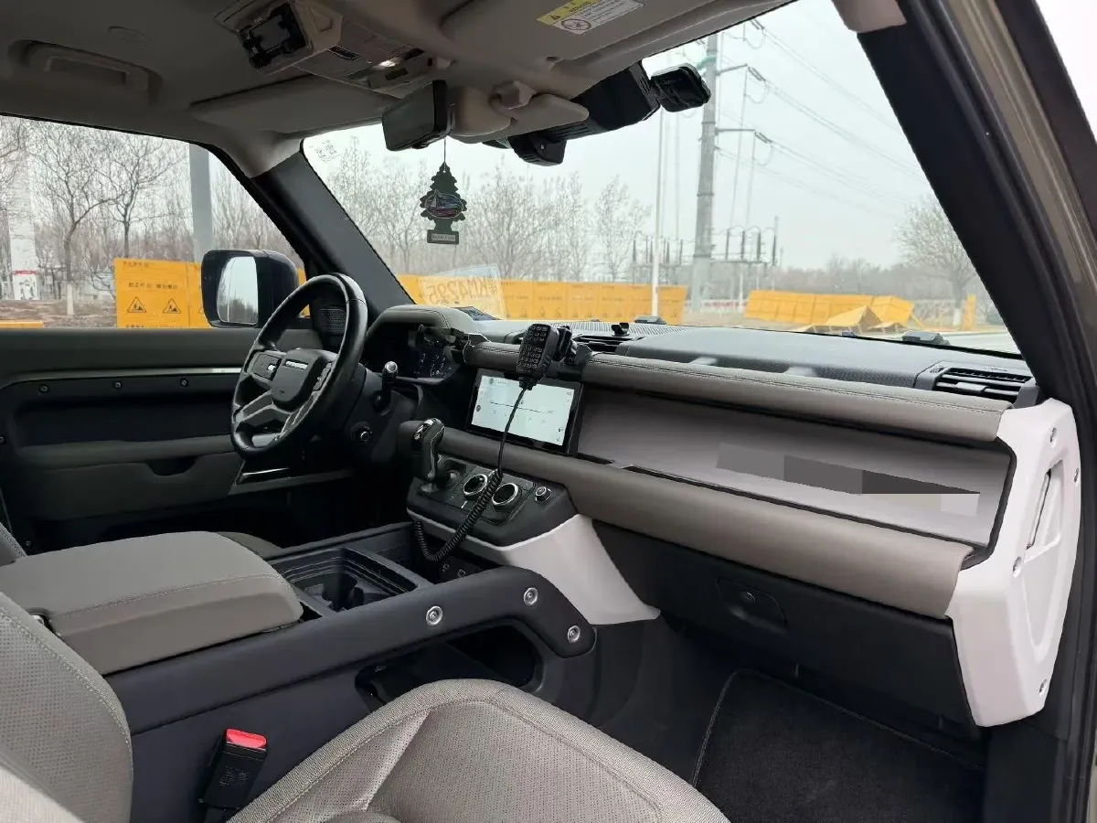 2021 Land Rover Defender 3.0T 400HP L6 8AT,autocango,china used car exporter,china ev exporter,chinese used car exporter,chinese used ev exporter