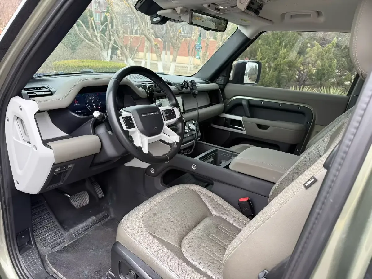 2021 Land Rover Defender 3.0T 400HP L6 8AT,autocango,china used car exporter,china ev exporter,chinese used car exporter,chinese used ev exporter