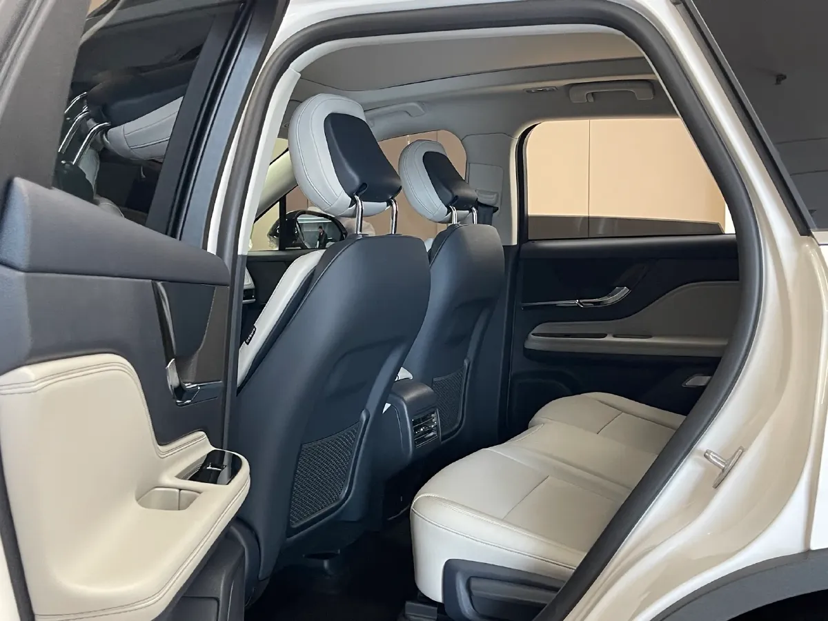 2023 Lincoln Corsair 2.0T 261HP L4 8AT,autocango,china used car exporter,china ev exporter,chinese used car exporter,chinese used ev exporter