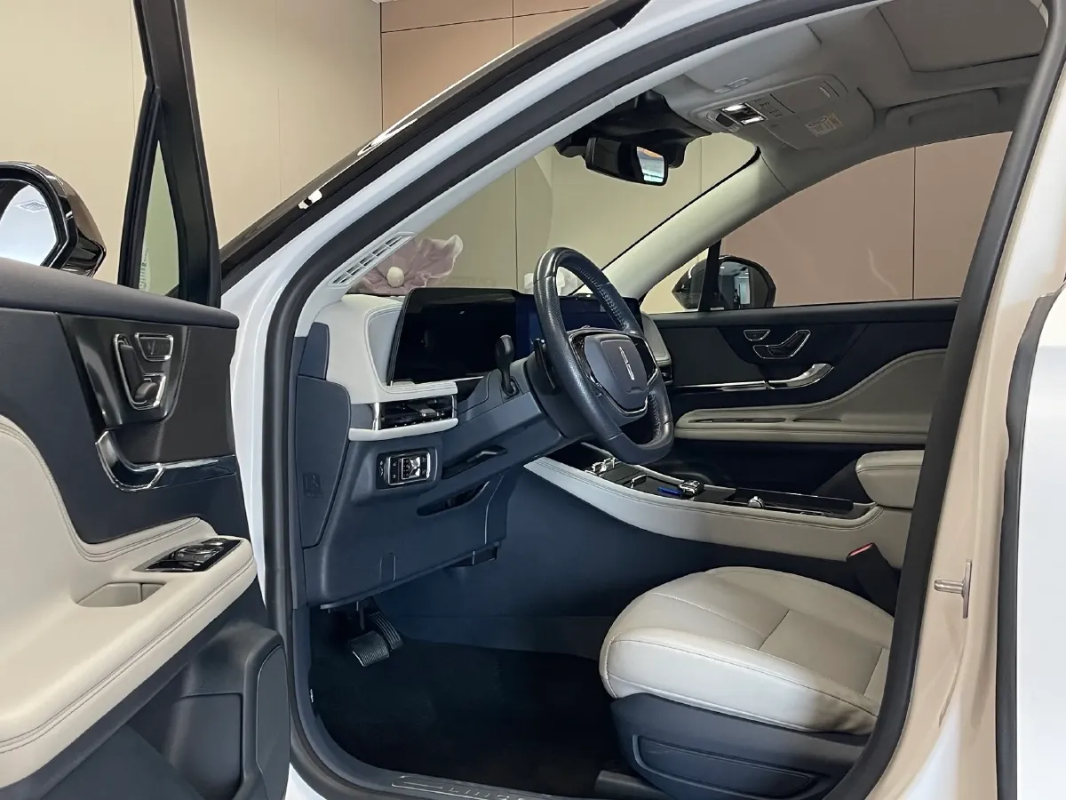 2023 Lincoln Corsair 2.0T 261HP L4 8AT,autocango,china used car exporter,china ev exporter,chinese used car exporter,chinese used ev exporter