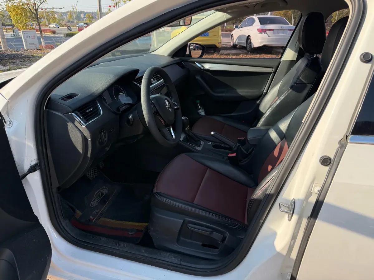 2019 Skoda Octavia 1.5L 116HP L4 6AT,autocango,china used car exporter,china ev exporter,chinese used car exporter,chinese used ev exporter