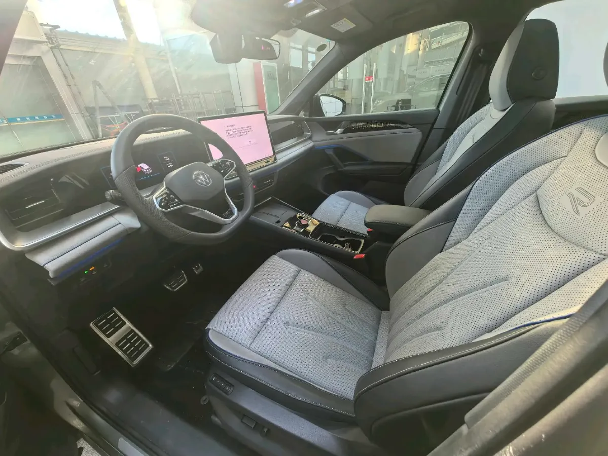 2025 Volkswagen Tayron 2.0T 220HP L4 7DCT,autocango,china used car exporter,china ev exporter,chinese used car exporter,chinese used ev exporter