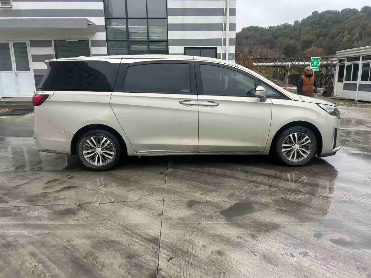 2022 Buick GL8 2.0T 237HP L4 9AT,autocango,china used car exporter,china ev exporter,chinese used car exporter,chinese used ev exporter