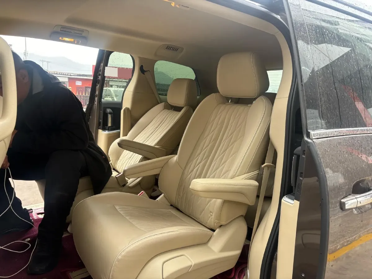 2023 Buick GL8 2.0T 237HP L4 9AT,autocango,china used car exporter,china ev exporter,chinese used car exporter,chinese used ev exporter