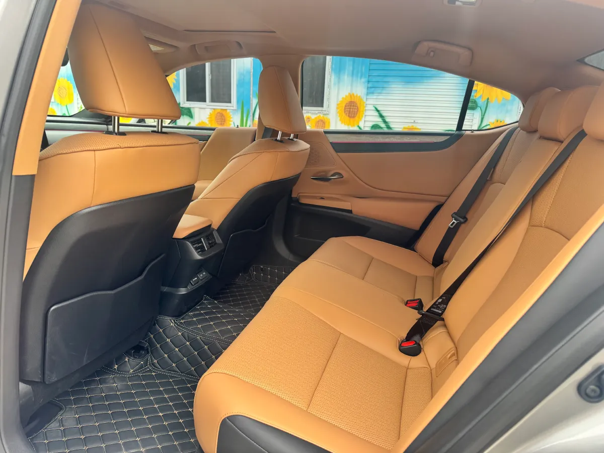 2025 Lexus ES 2.0L 173HP L4 CVT,autocango,china used car exporter,china ev exporter,chinese used car exporter,chinese used ev exporter