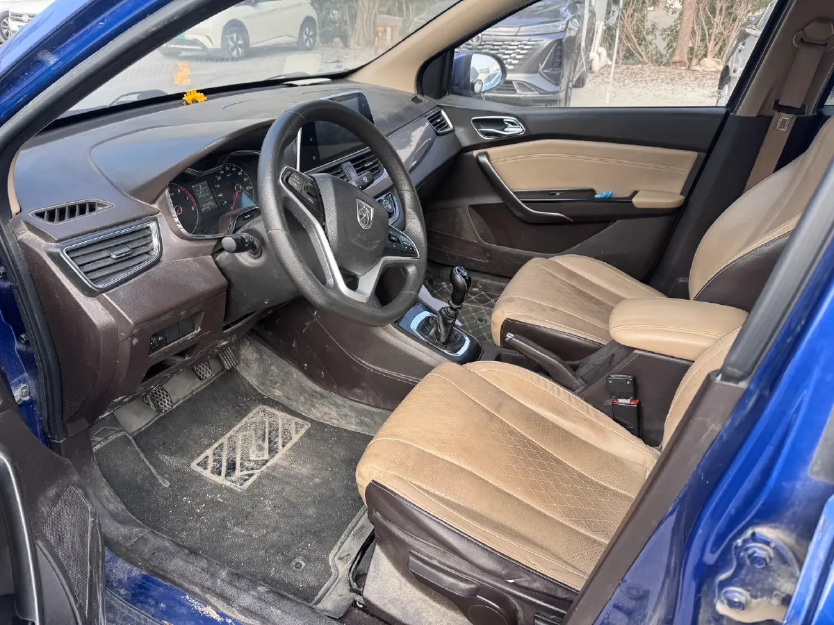 2017 BaoJun 310W 1.5L 112HP L4 6MT,autocango,china used car exporter,china ev exporter,chinese used car exporter,chinese used ev exporter