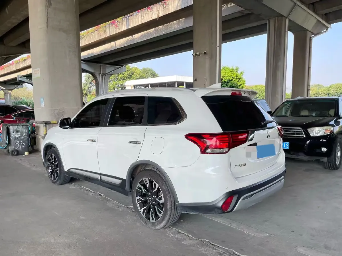 2020 Mitsubishi Outlander 2.4L 192HP L4 CVT,autocango,china used car exporter,china ev exporter,chinese used car exporter,chinese used ev exporter
