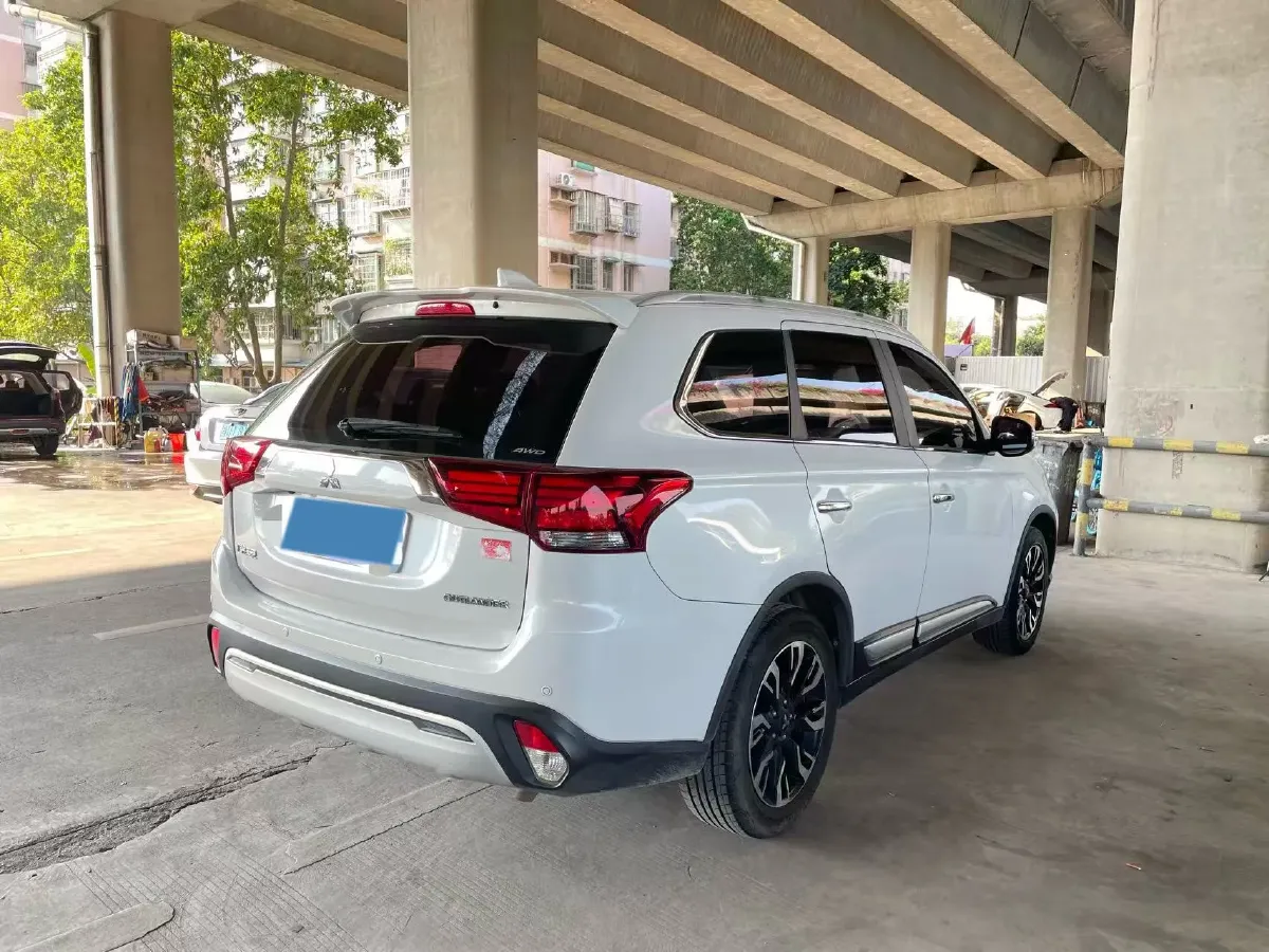 2020 Mitsubishi Outlander 2.4L 192HP L4 CVT,autocango,china used car exporter,china ev exporter,chinese used car exporter,chinese used ev exporter