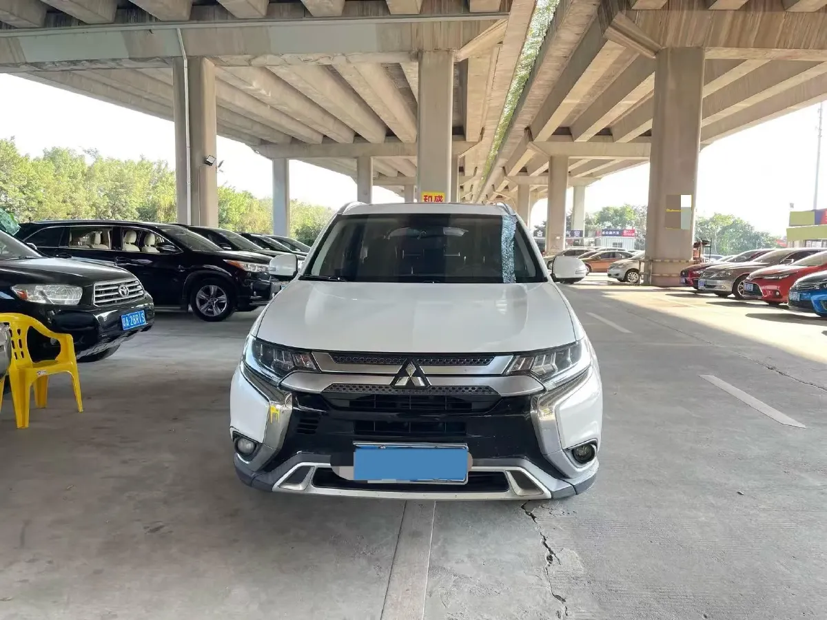 2020 Mitsubishi Outlander 2.4L 192HP L4 CVT,autocango,china used car exporter,china ev exporter,chinese used car exporter,chinese used ev exporter