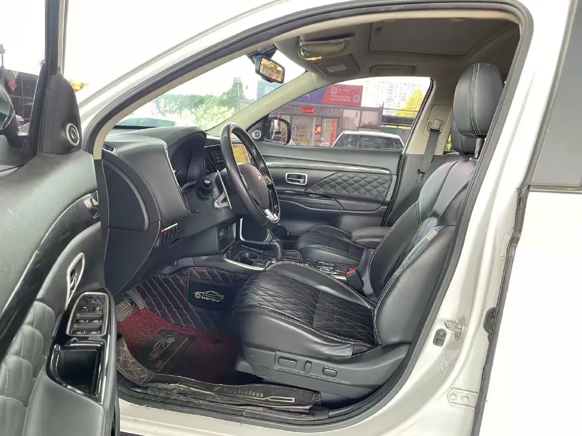 2020 Mitsubishi Outlander 2.4L 192HP L4 CVT,autocango,china used car exporter,china ev exporter,chinese used car exporter,chinese used ev exporter