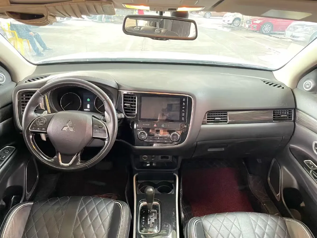 2020 Mitsubishi Outlander 2.4L 192HP L4 CVT,autocango,china used car exporter,china ev exporter,chinese used car exporter,chinese used ev exporter