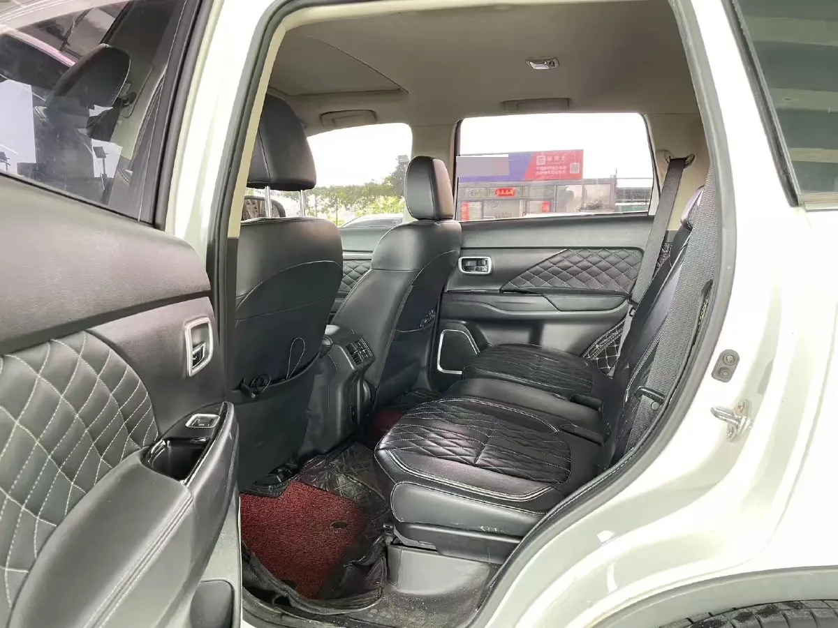 2020 Mitsubishi Outlander 2.4L 192HP L4 CVT,autocango,china used car exporter,china ev exporter,chinese used car exporter,chinese used ev exporter