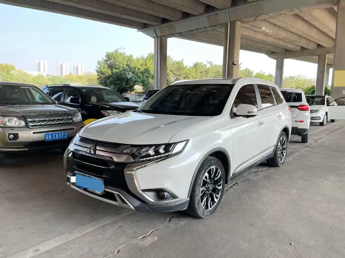 2020 Mitsubishi Outlander 2.4L 192HP L4 CVT,autocango,china used car exporter,china ev exporter,chinese used car exporter,chinese used ev exporter