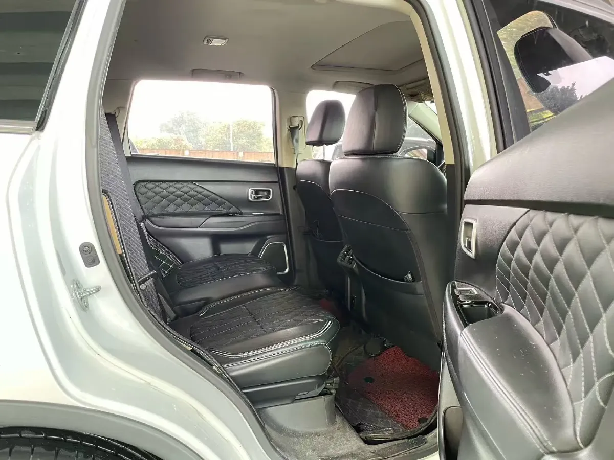 2020 Mitsubishi Outlander 2.4L 192HP L4 CVT,autocango,china used car exporter,china ev exporter,chinese used car exporter,chinese used ev exporter