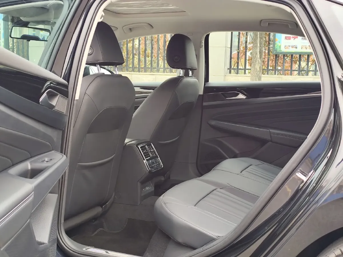 2025 Volkswagen Passat 1.4T 150HP L4 6DCT PHEV,autocango,china used car exporter,china ev exporter,chinese used car exporter,chinese used ev exporter