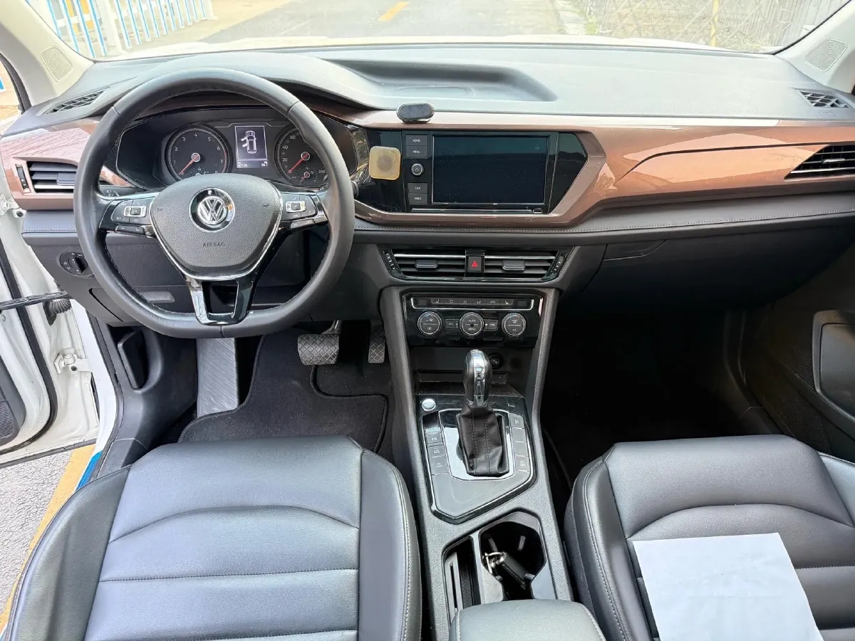 2019 MINI MINI 1.5T 102HP L3 7DCT,autocango,china used car exporter,china ev exporter,chinese used car exporter,chinese used ev exporter