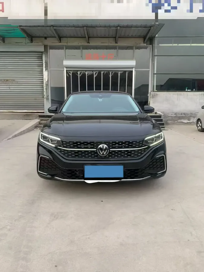 2024 Volkswagen Passat 2.0T 220HP L4 7DCT,autocango,china used car exporter,china ev exporter,chinese used car exporter,chinese used ev exporter
