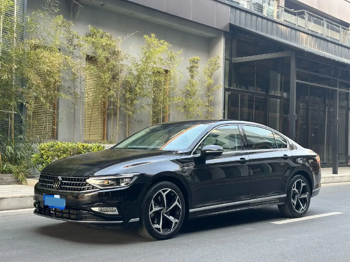 2023 Volkswagen Magotan 2.0T 186HP L4 7DCT,autocango,china used car exporter,china ev exporter,chinese used car exporter,chinese used ev exporter