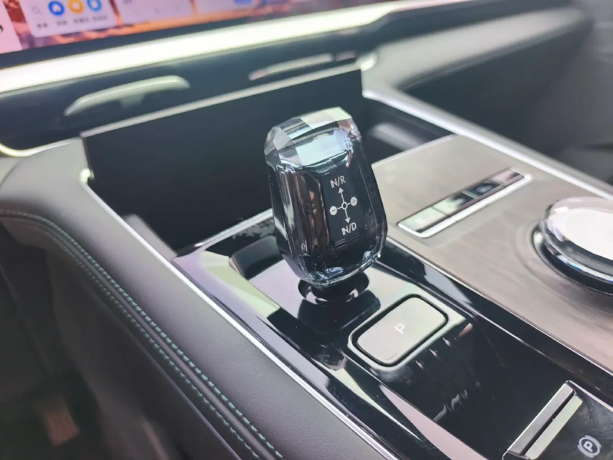 2025 Geely Monjaro 2.0T 238HP L4 8AT,autocango,china used car exporter,china ev exporter,chinese used car exporter,chinese used ev exporter