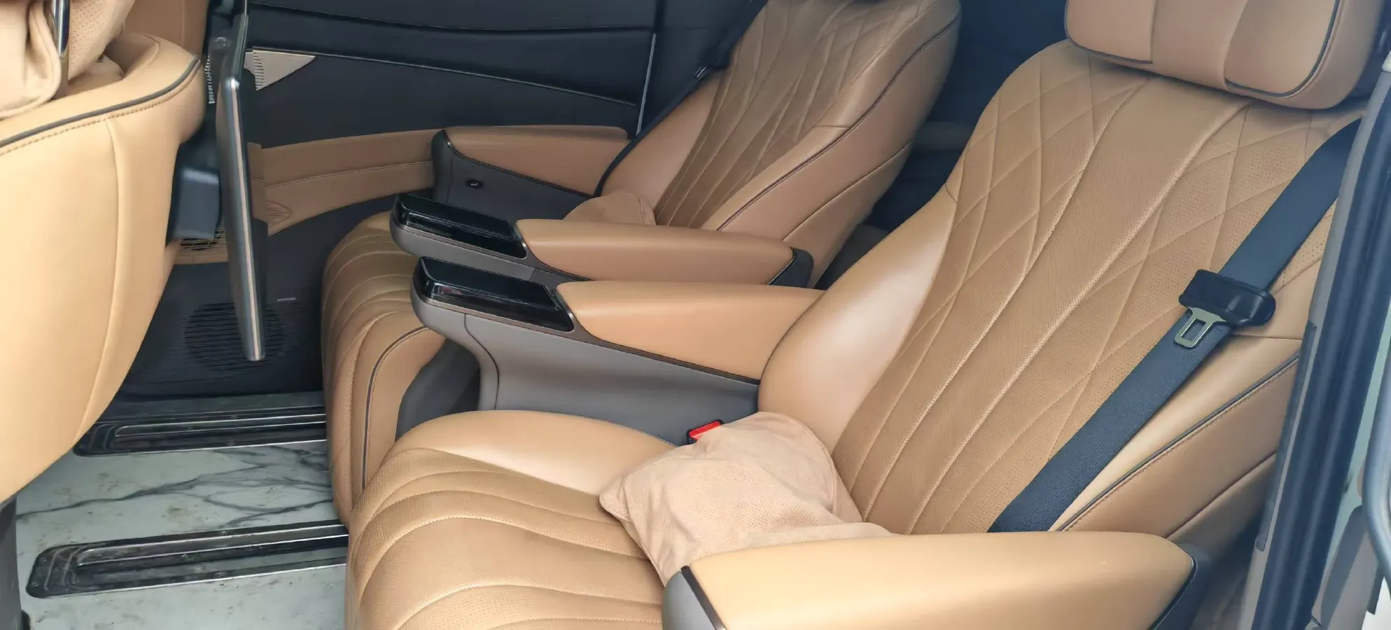 2022 Mercedes-Benz GLC Class 2.0T 197HP L4 9AT,autocango,china used car exporter,china ev exporter,chinese used car exporter,chinese used ev exporter