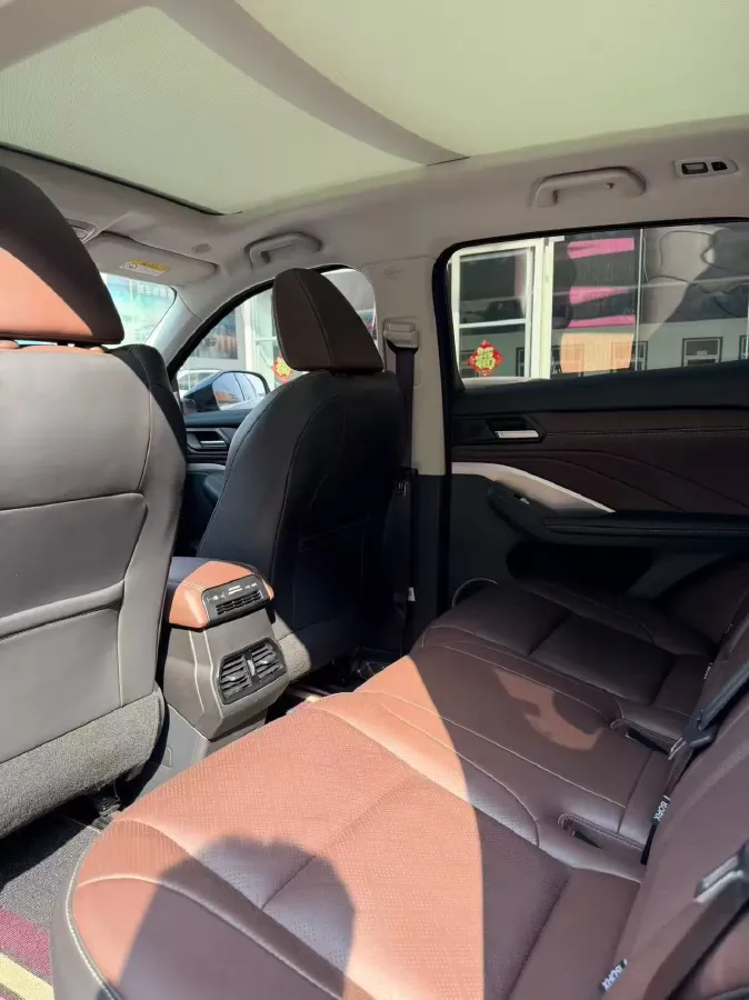 2021 WEY VV6 2.0T 227HP L4 7DCT,autocango,china used car exporter,china ev exporter,chinese used car exporter,chinese used ev exporter