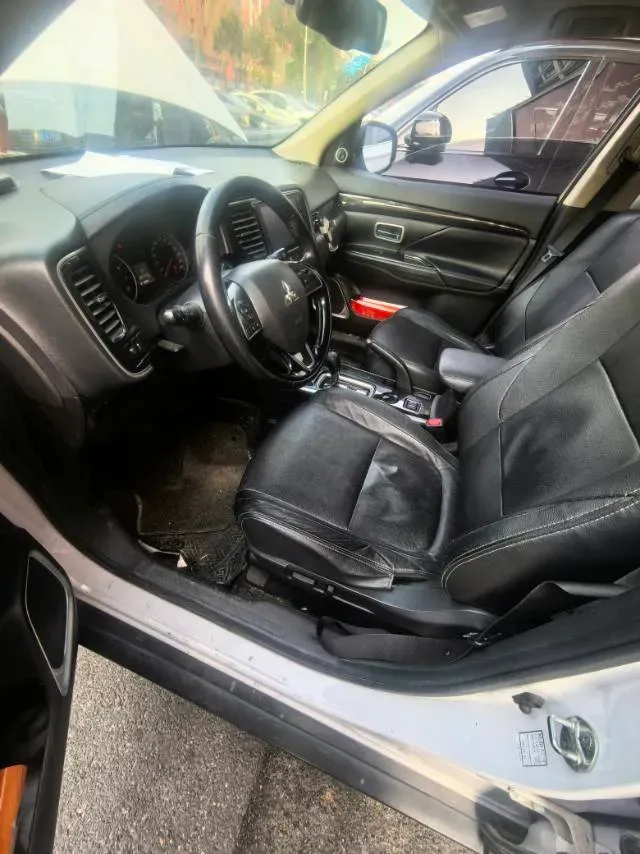 2018 Mitsubishi Outlander 2.0L 166HP L4 CVT,autocango,china used car exporter,china ev exporter,chinese used car exporter,chinese used ev exporter