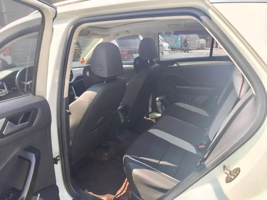 2020 Volkswagen T-Roc 1.4T 150HP L4 7DCT,autocango,china used car exporter,china ev exporter,chinese used car exporter,chinese used ev exporter