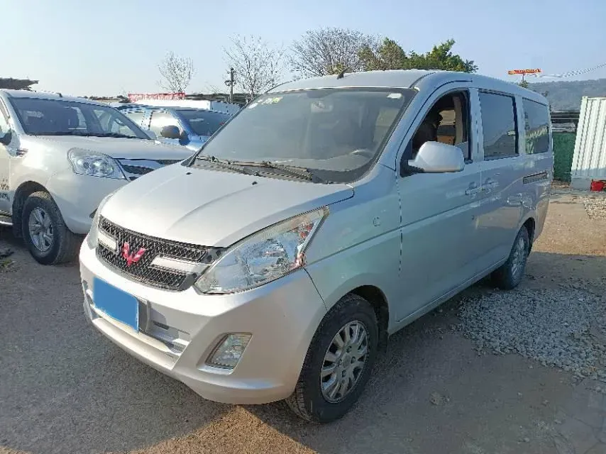 2018 WuLing RongGuang V 1.5L 112HP L4 5MT,autocango,china used car exporter,china ev exporter,chinese used car exporter,chinese used ev exporter