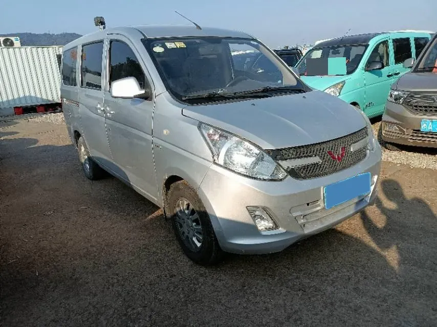 2018 WuLing RongGuang V 1.5L 112HP L4 5MT,autocango,china used car exporter,china ev exporter,chinese used car exporter,chinese used ev exporter
