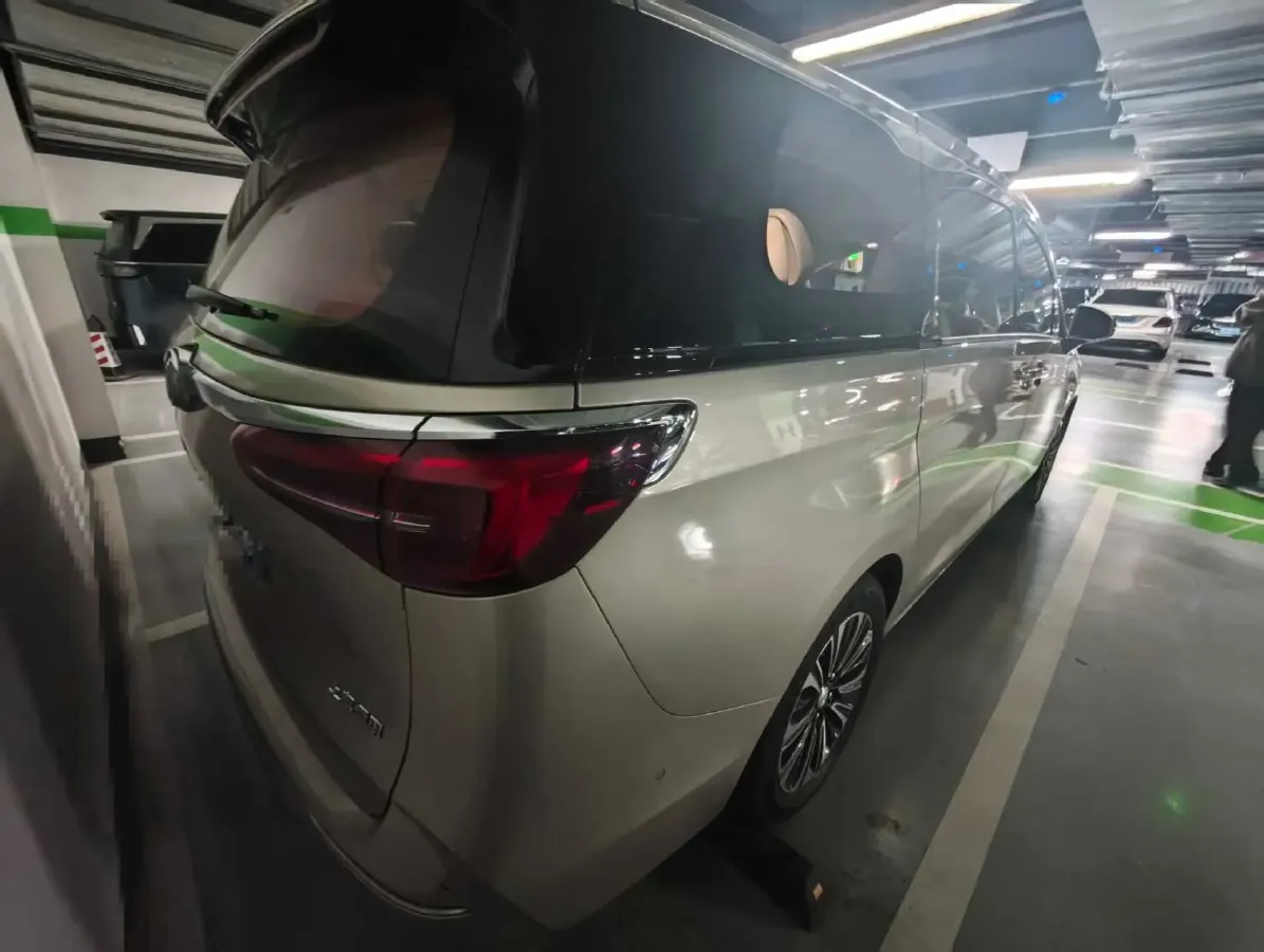 2022 Buick GL8 2.0T 237HP L4 9AT,autocango,china used car exporter,china ev exporter,chinese used car exporter,chinese used ev exporter