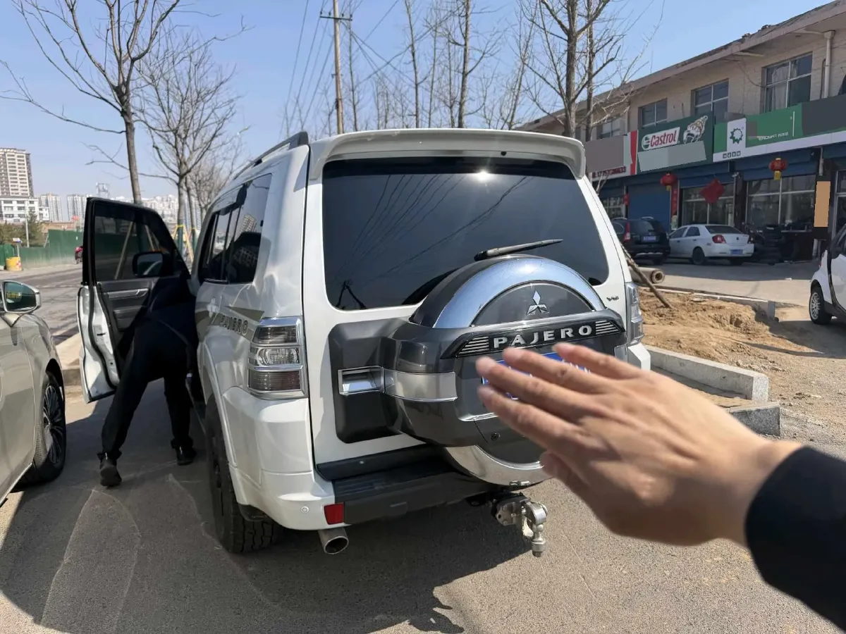 2016 Mitsubishi Pajero 3.0L 174HP V6 5AT,autocango,china used car exporter,china ev exporter,chinese used car exporter,chinese used ev exporter