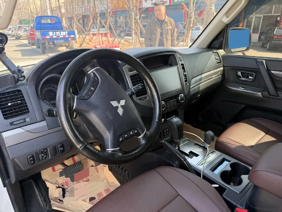 2016 Mitsubishi Pajero 3.0L 174HP V6 5AT,autocango,china used car exporter,china ev exporter,chinese used car exporter,chinese used ev exporter