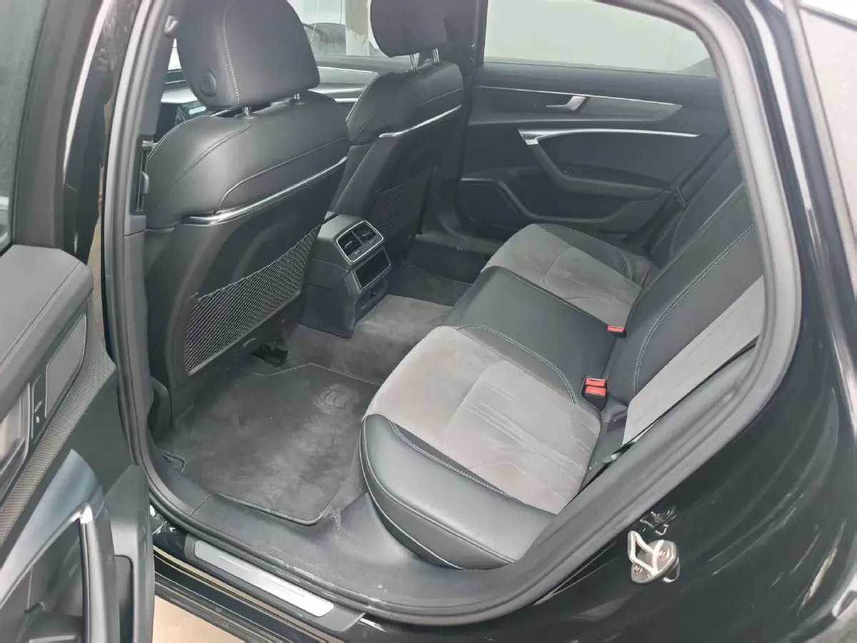 2021 Audi A6L 2.0T 224HP L4 7DCT,autocango,china used car exporter,china ev exporter,chinese used car exporter,chinese used ev exporter