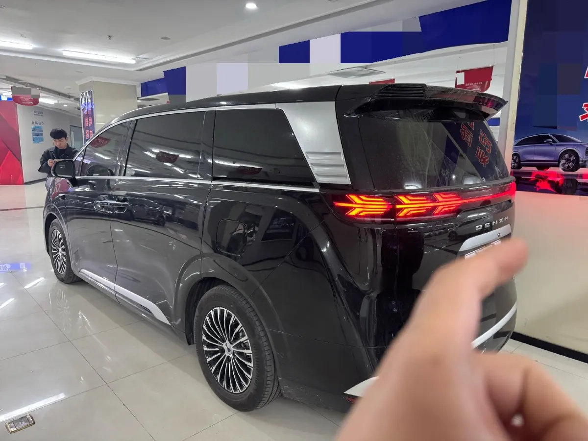2025 Denza D9 1.5T 156HP L4 E-CVT PHEV 40KWH,autocango,china used car exporter,china ev exporter,chinese used car exporter,chinese used ev exporter