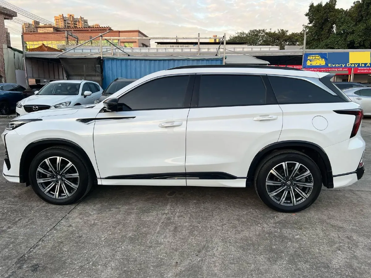 2025 ChangAn CS75 Plus 1.5T 188HP L4 8AT,autocango,china used car exporter,china ev exporter,chinese used car exporter,chinese used ev exporter