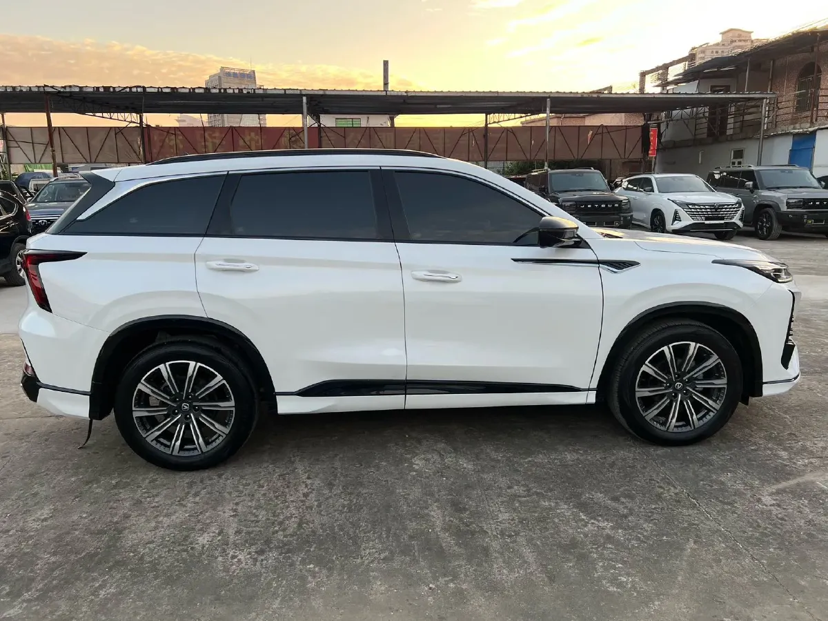2025 ChangAn CS75 Plus 1.5T 188HP L4 8AT,autocango,china used car exporter,china ev exporter,chinese used car exporter,chinese used ev exporter
