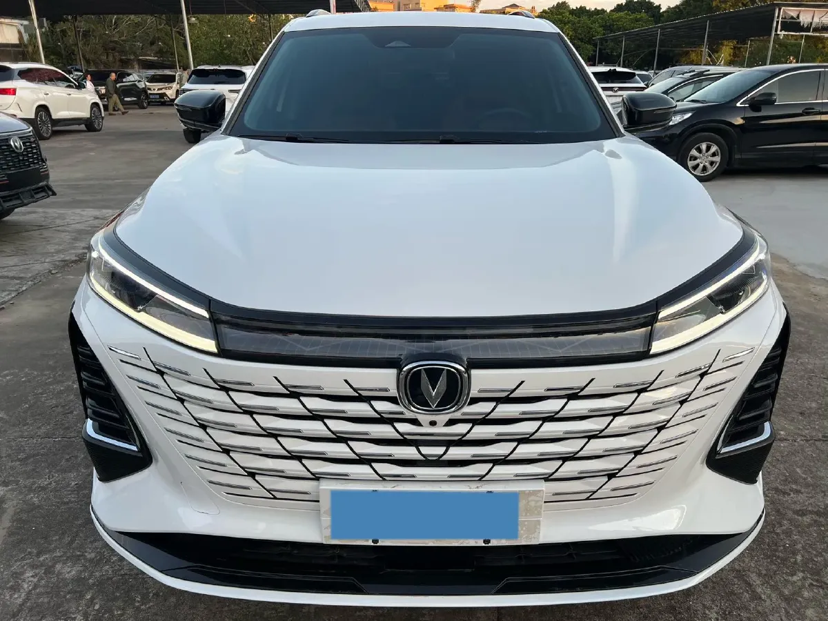 2025 ChangAn CS75 Plus 1.5T 188HP L4 8AT,autocango,china used car exporter,china ev exporter,chinese used car exporter,chinese used ev exporter