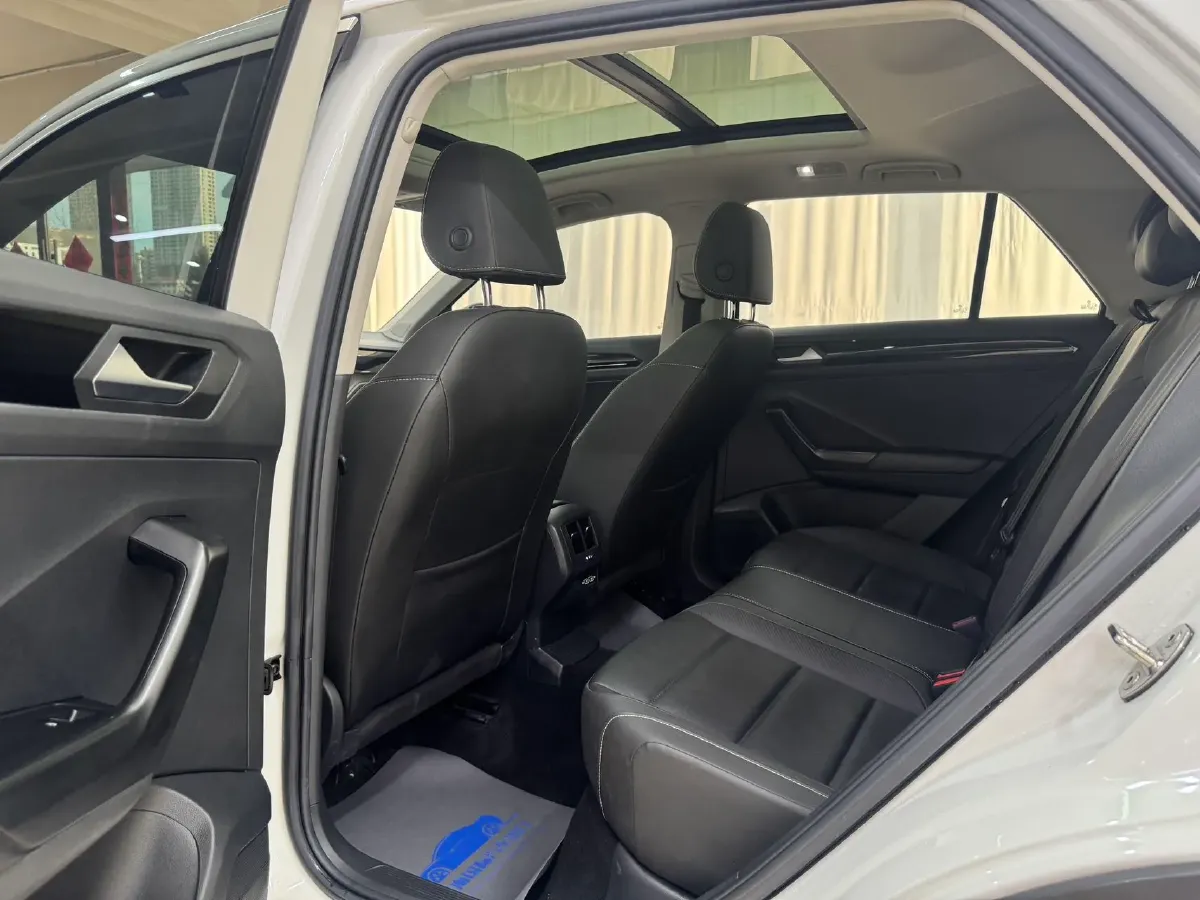 2021 Volkswagen T-Roc 1.4T 150HP L4 7DCT,autocango,china used car exporter,china ev exporter,chinese used car exporter,chinese used ev exporter