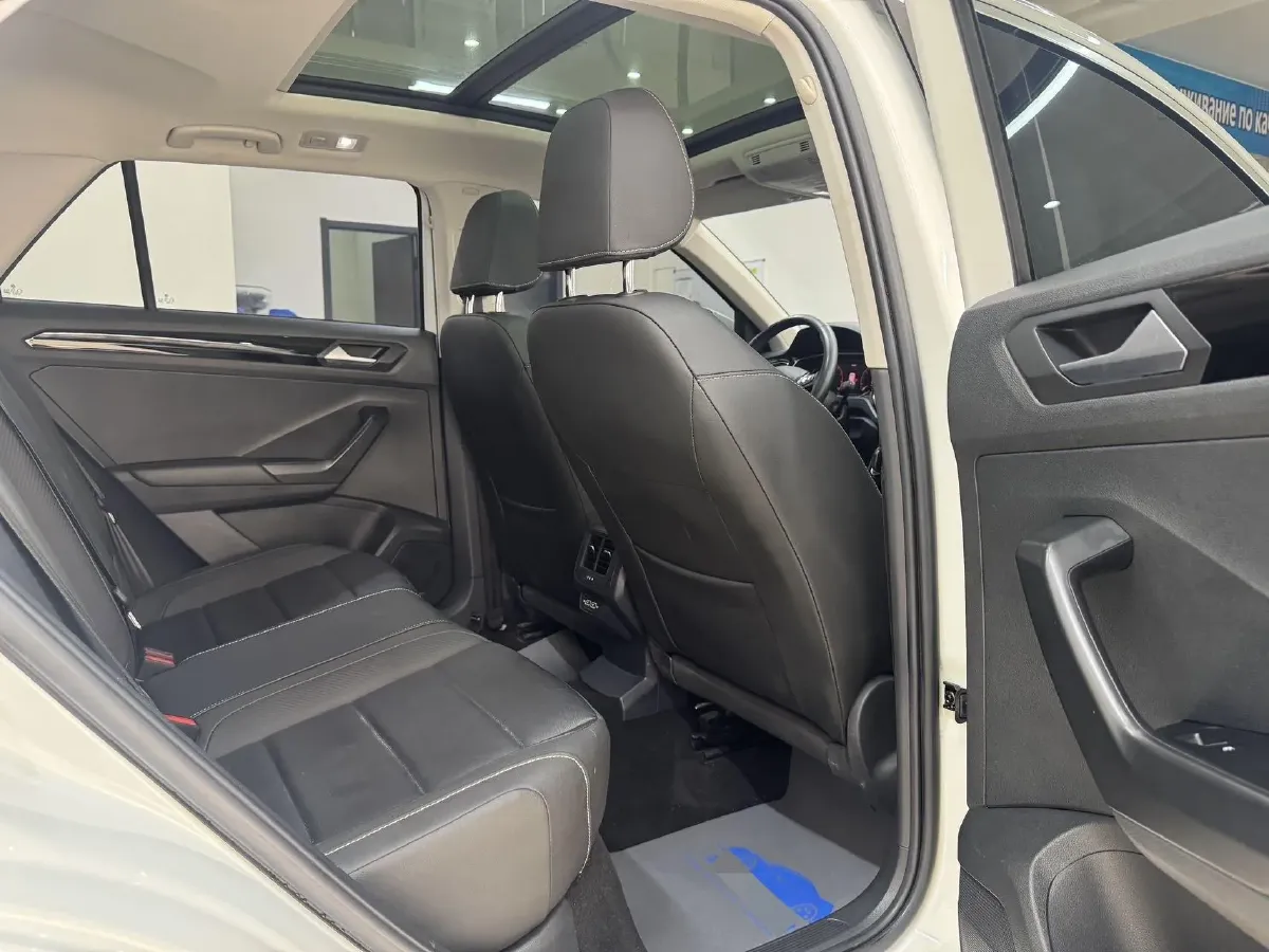 2021 Volkswagen T-Roc 1.4T 150HP L4 7DCT,autocango,china used car exporter,china ev exporter,chinese used car exporter,chinese used ev exporter