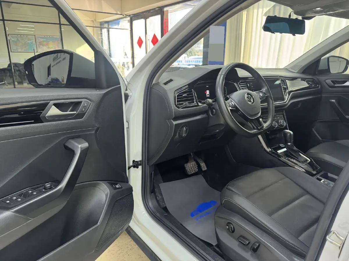 2021 Volkswagen T-Roc 1.4T 150HP L4 7DCT,autocango,china used car exporter,china ev exporter,chinese used car exporter,chinese used ev exporter