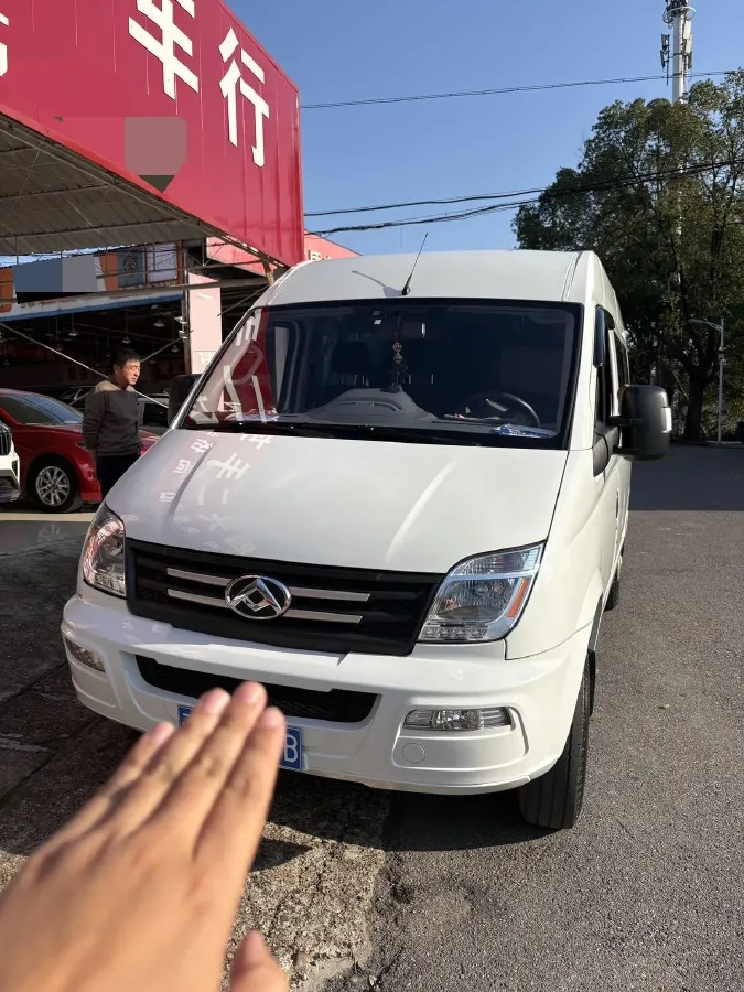 2021 MAXUS XinTu V80 2.0T 127HP L4 6MT,autocango,china used car exporter,china ev exporter,chinese used car exporter,chinese used ev exporter