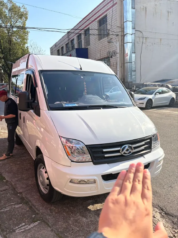 2021 MAXUS XinTu V80 2.0T 127HP L4 6MT,autocango,china used car exporter,china ev exporter,chinese used car exporter,chinese used ev exporter