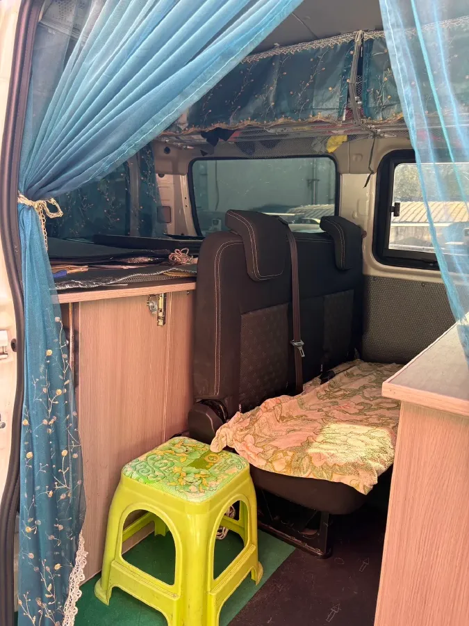 2021 MAXUS XinTu V80 2.0T 127HP L4 6MT,autocango,china used car exporter,china ev exporter,chinese used car exporter,chinese used ev exporter