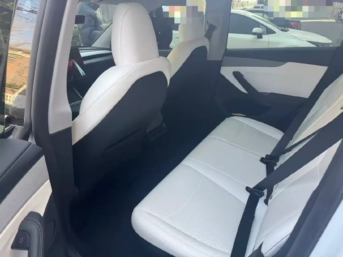 2025 Tesla Model Y BEV 62.5KWH,autocango,china used car exporter,china ev exporter,chinese used car exporter,chinese used ev exporter