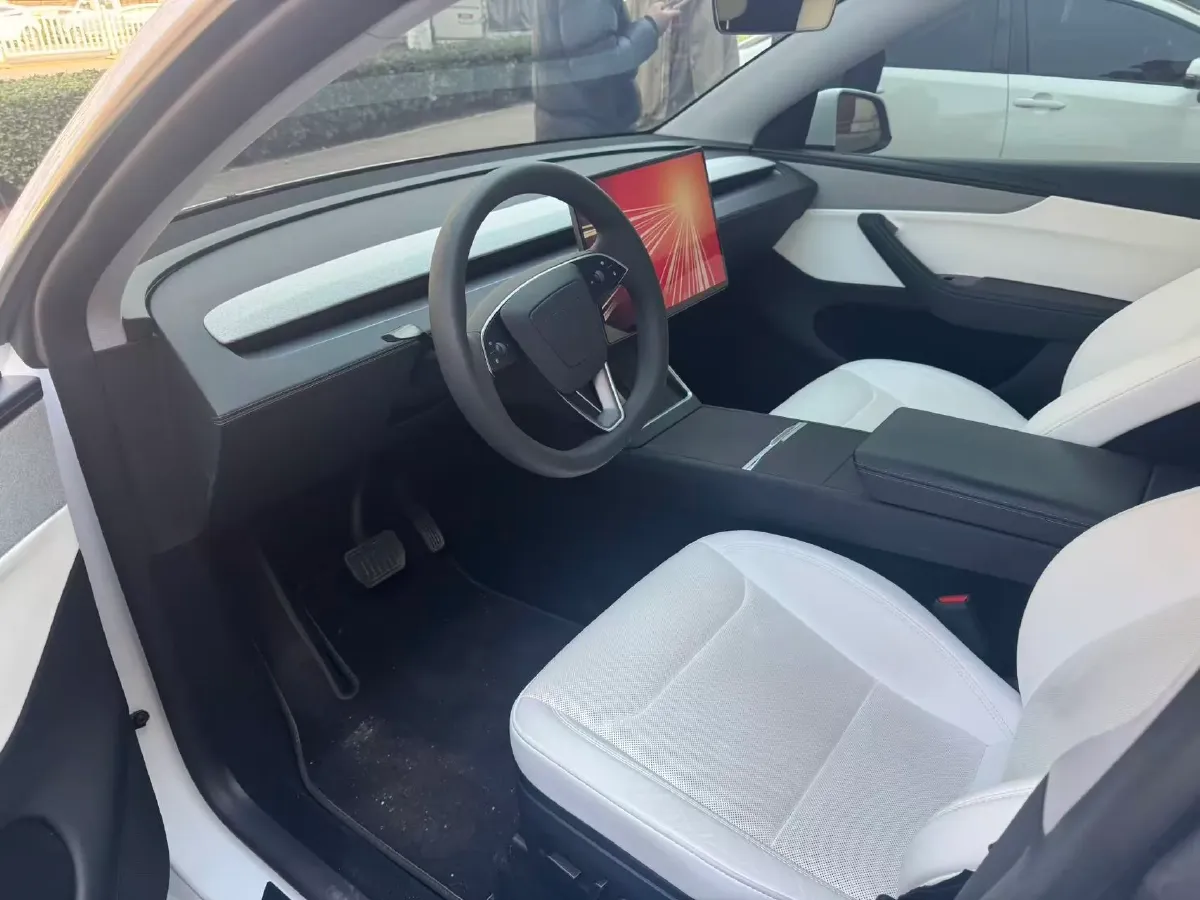 2025 Tesla Model Y BEV 62.5KWH,autocango,china used car exporter,china ev exporter,chinese used car exporter,chinese used ev exporter