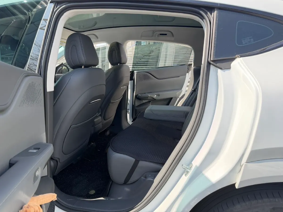 2025 Xpeng G6 BEV 68.5KWH,autocango,china used car exporter,china ev exporter,chinese used car exporter,chinese used ev exporter