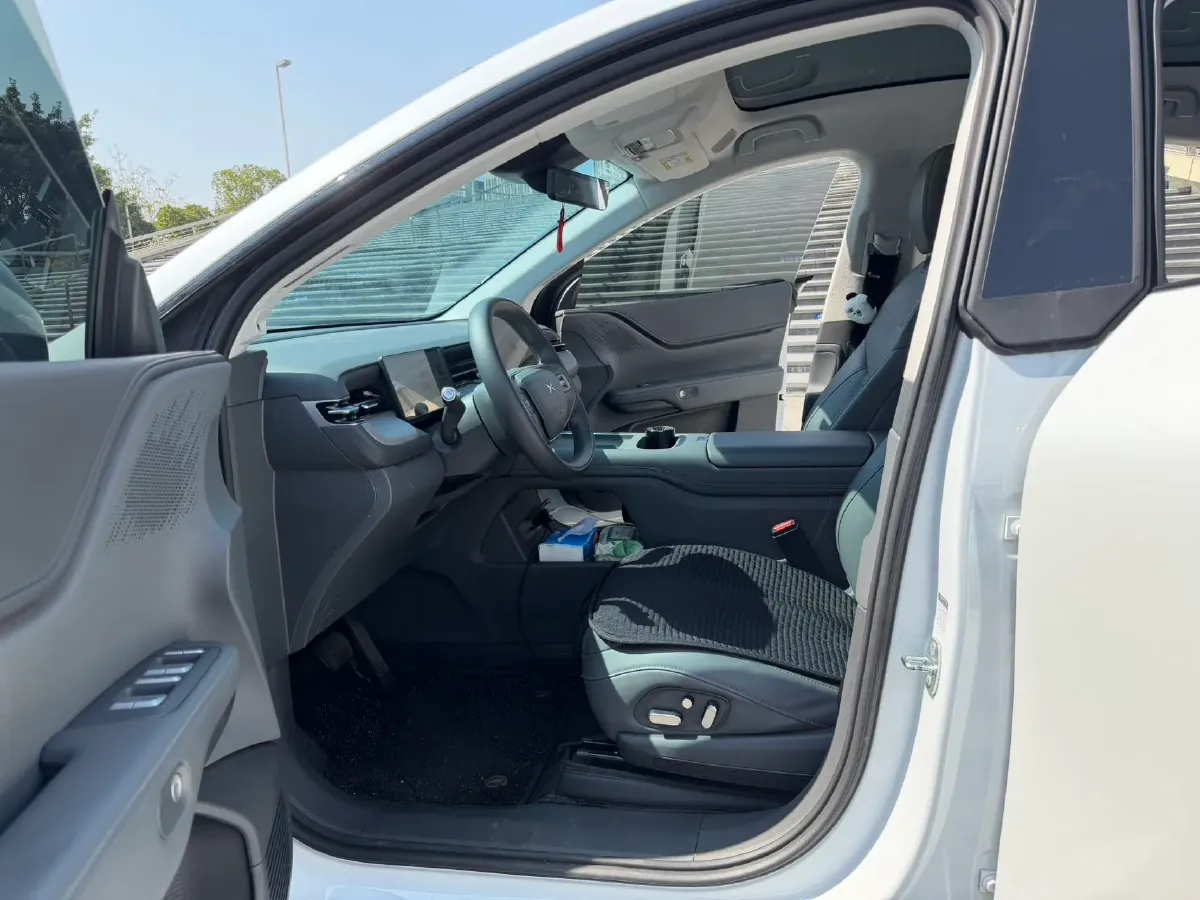 2025 Xpeng G6 BEV 68.5KWH,autocango,china used car exporter,china ev exporter,chinese used car exporter,chinese used ev exporter