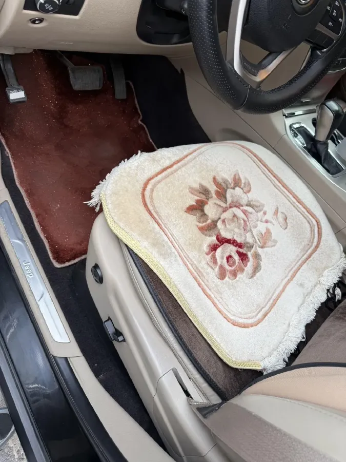 2017 Jeep Grand Cherokee 3.6L 286HP V6 8AT,autocango,china used car exporter,china ev exporter,chinese used car exporter,chinese used ev exporter